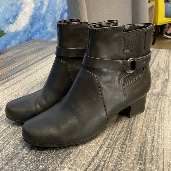 Unstructured by Clark’s Ankle Boots - Picture 5 of 11